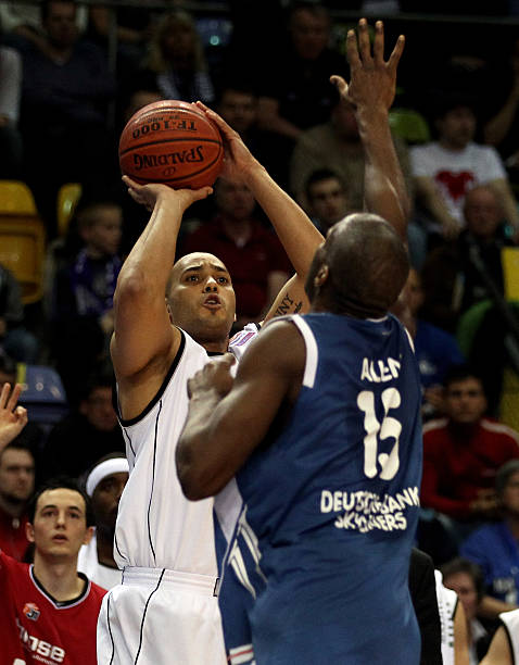 以其深厚的 以其深厚的