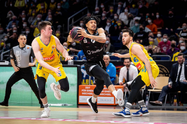 高薪低出勤 高薪低出勤