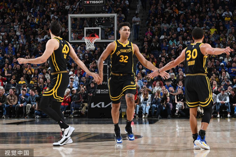 许多中年人 许多中年人